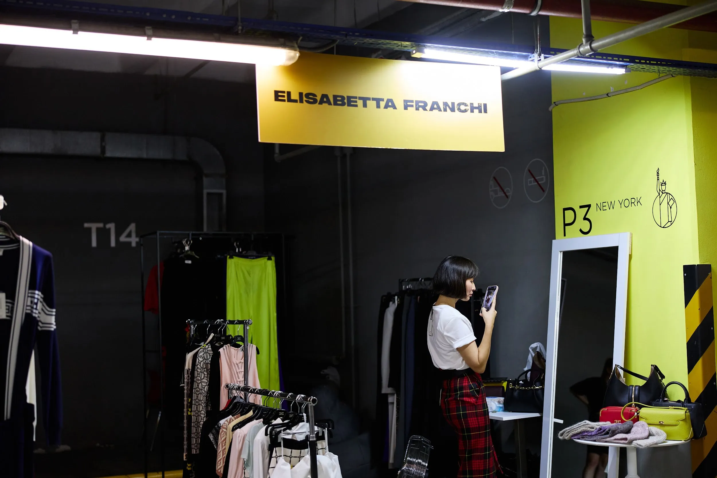 Летний Garage Sale в Esentai Mall 4