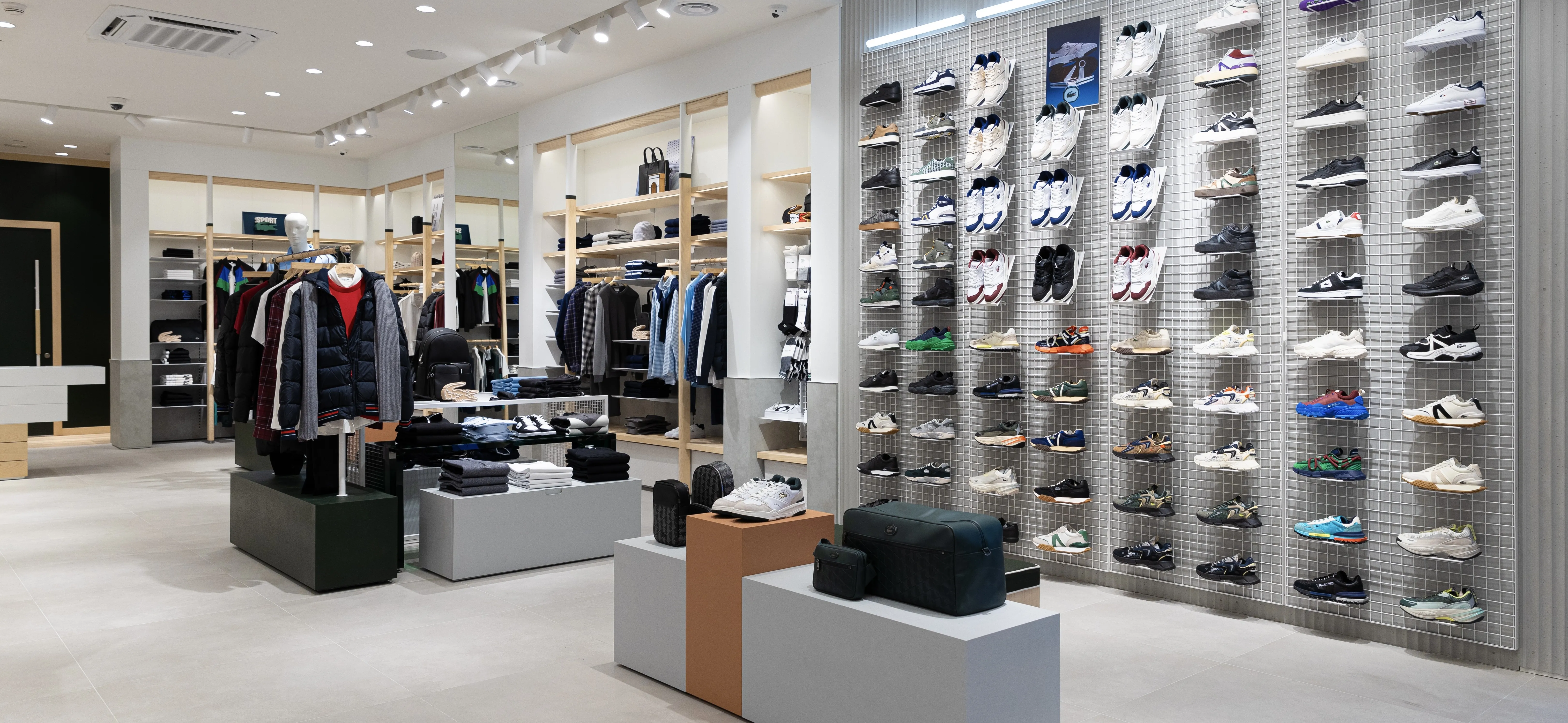 Lacoste в Esentai Mall 1