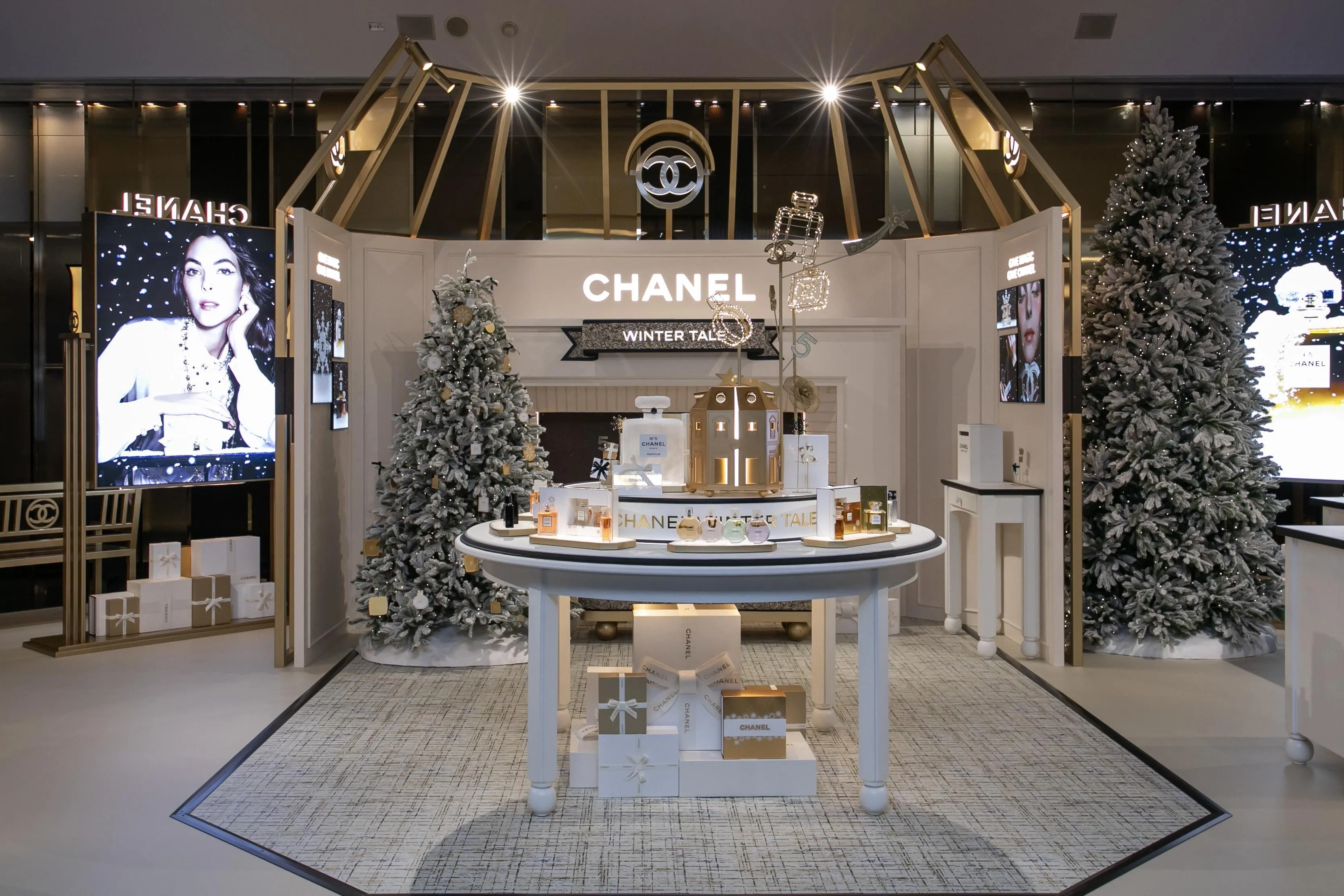 Новогоднее пространство Chanel