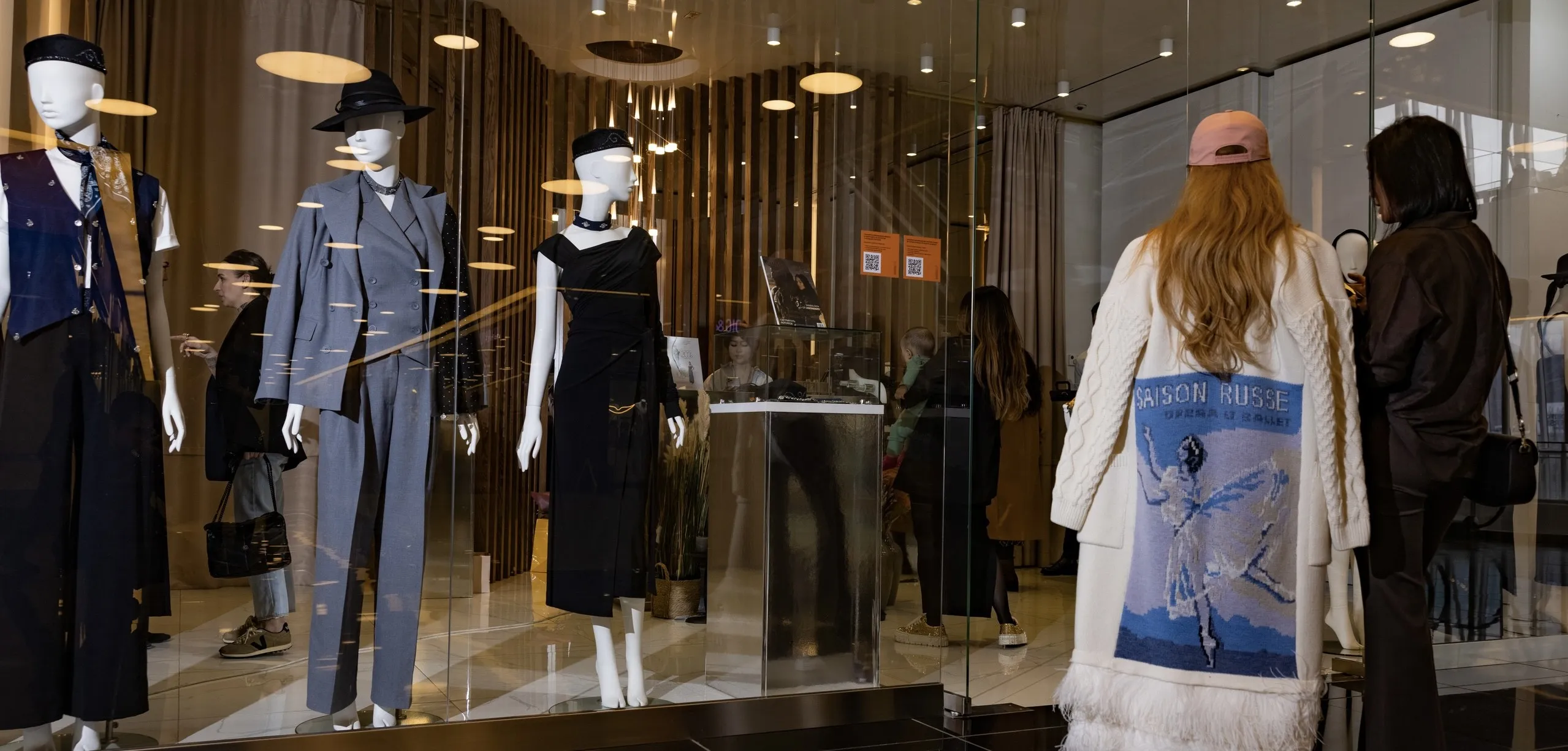 Шоурум Nomad Moon в Esentai Mall 2