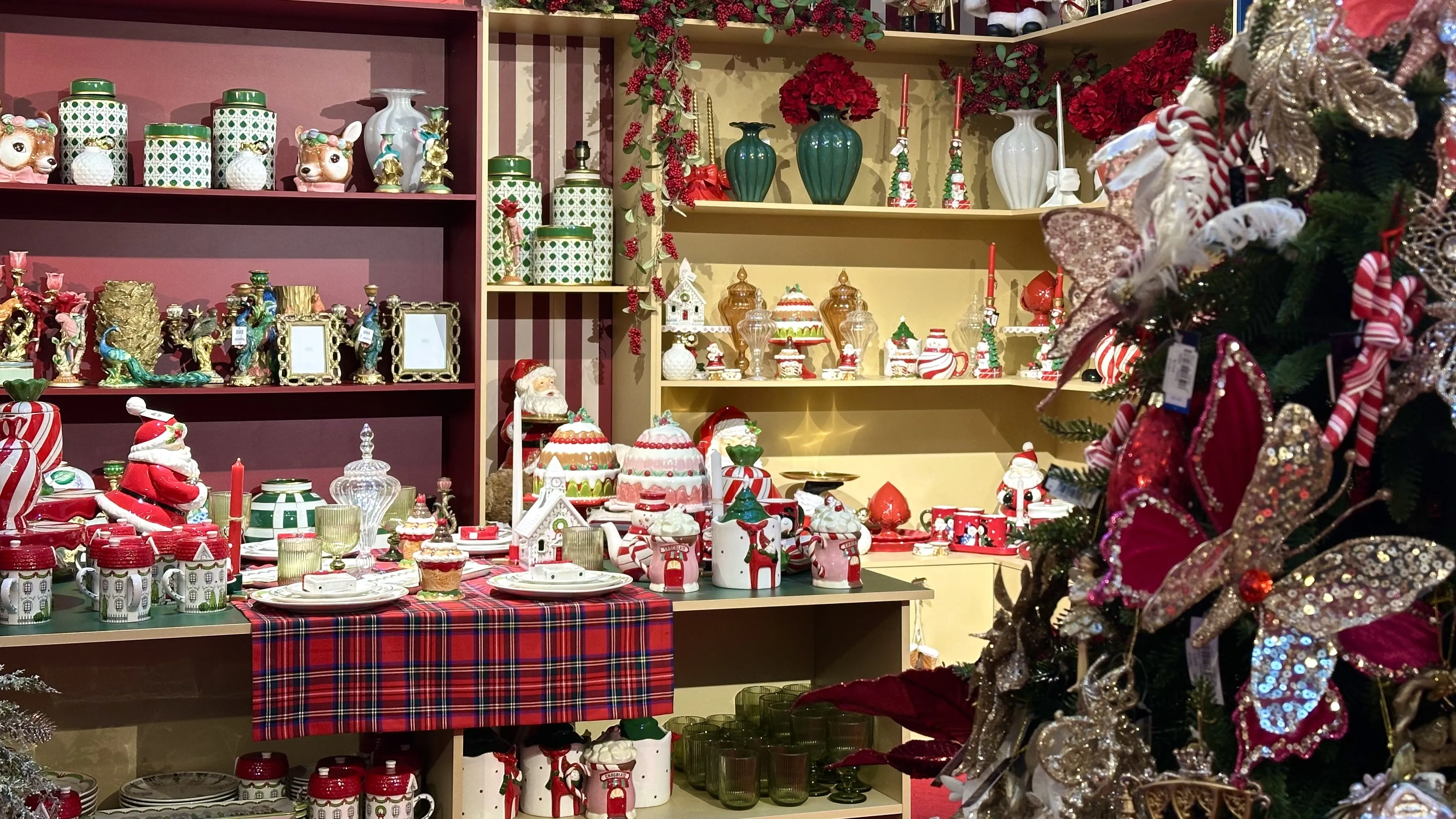 Новогодний pop-up в Esentai Mall 4