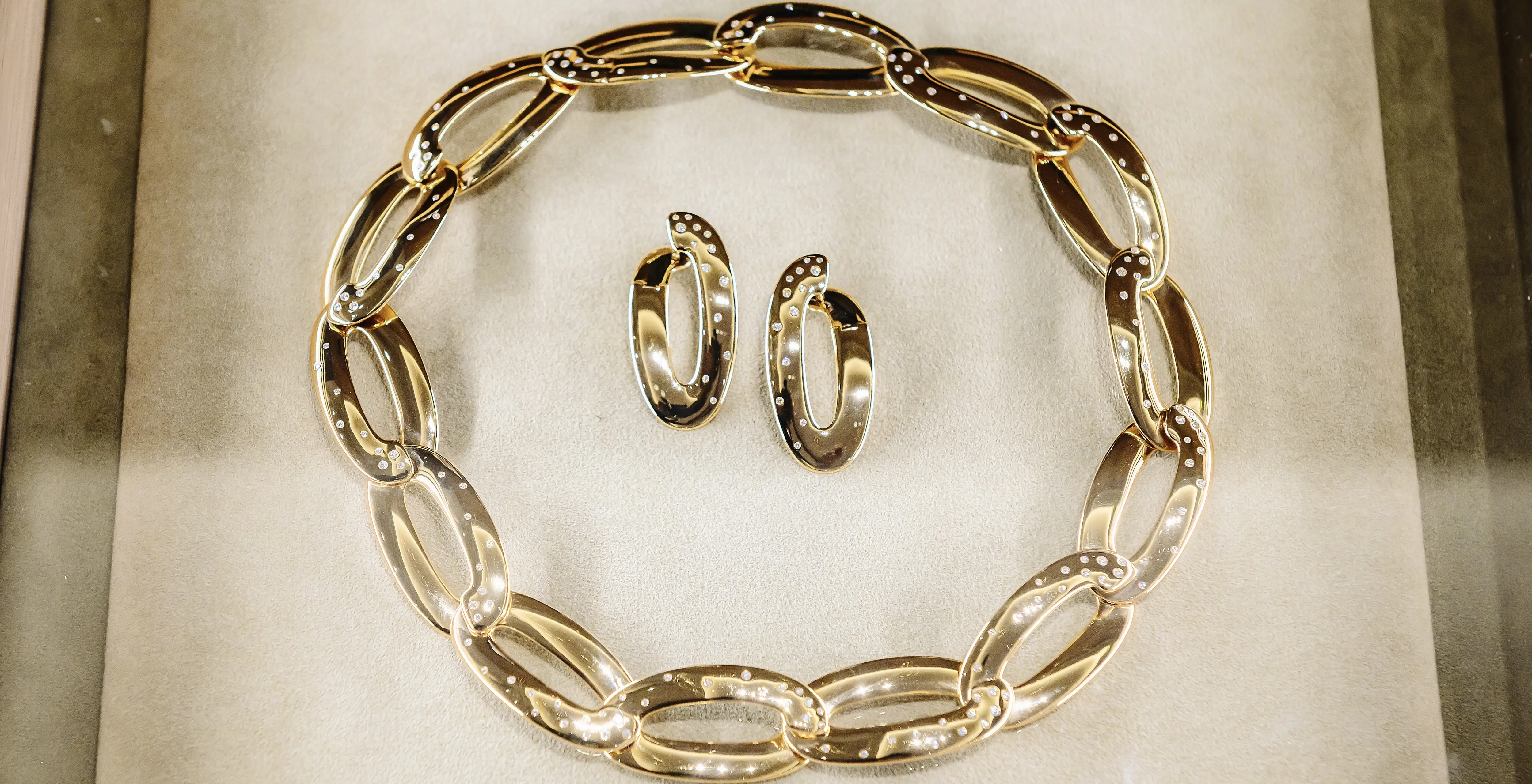 Ювелирная выставка от Vhernier 5