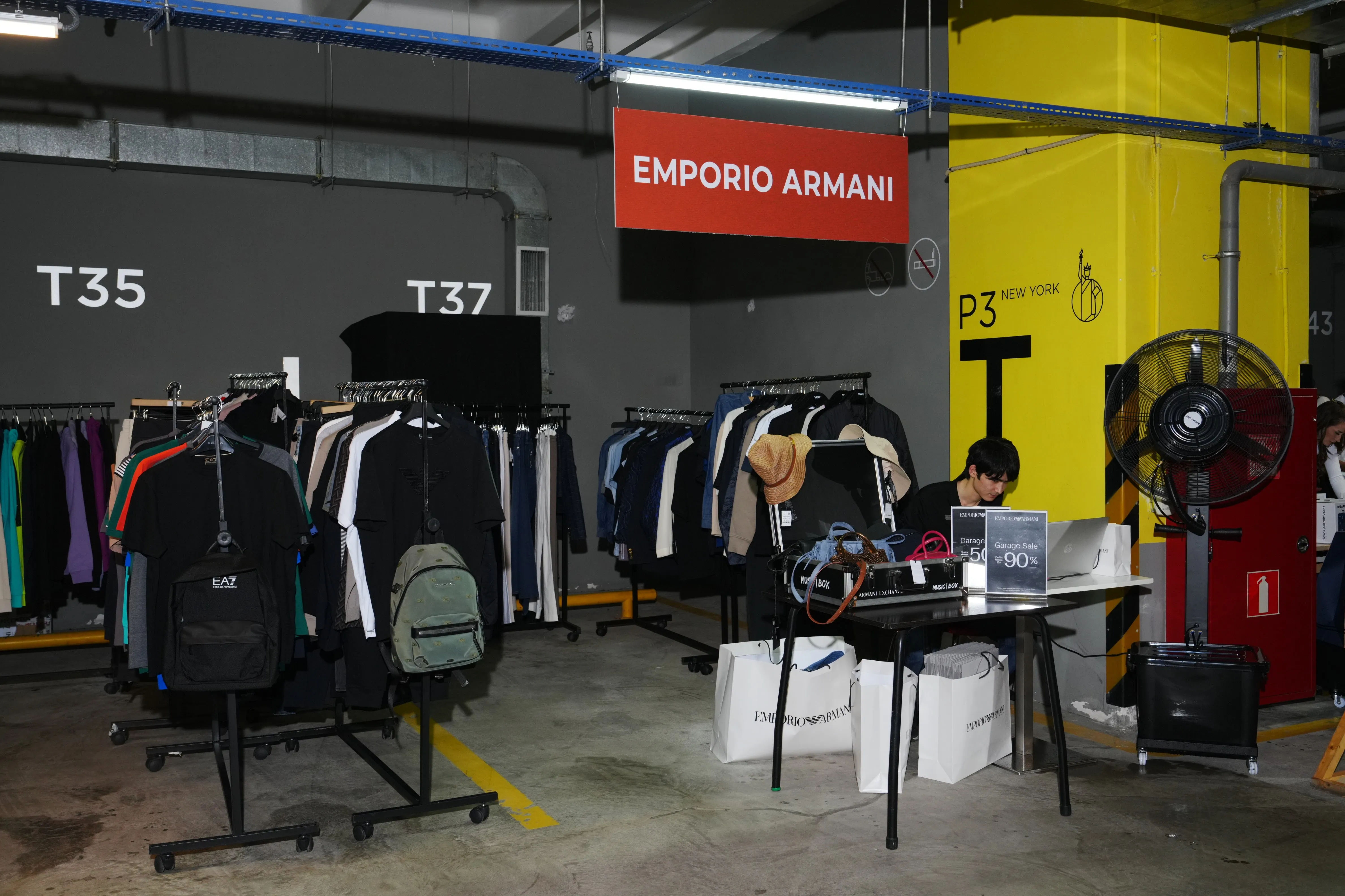Летний Garage Sale в Esentai Mall 3