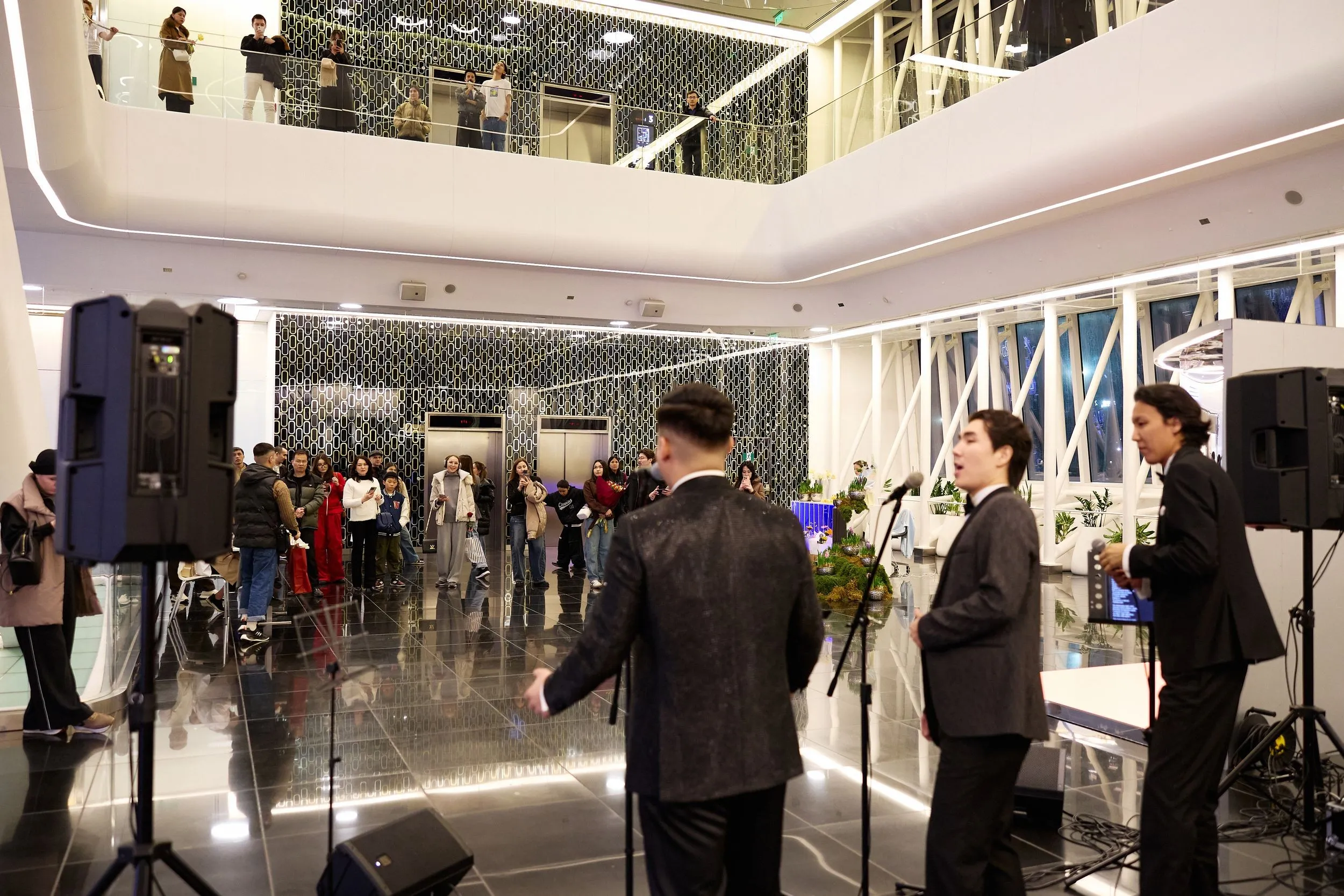 8 марта в Esentai Mall 5
