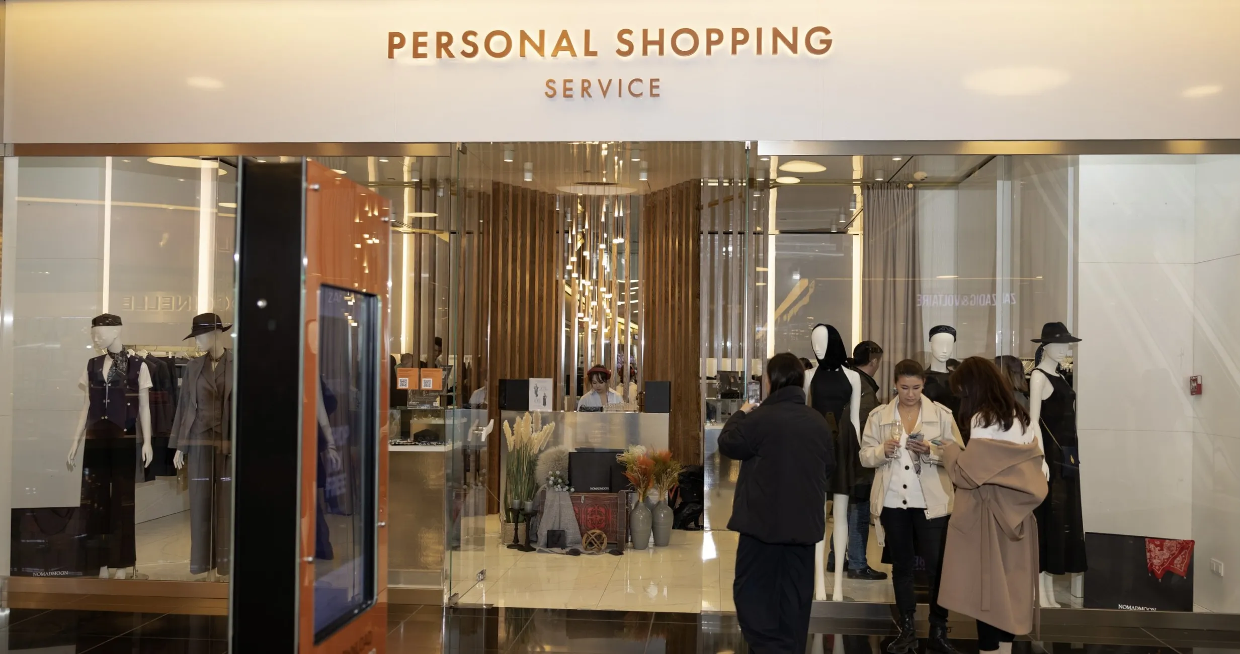 Шоурум Nomad Moon в Esentai Mall 1